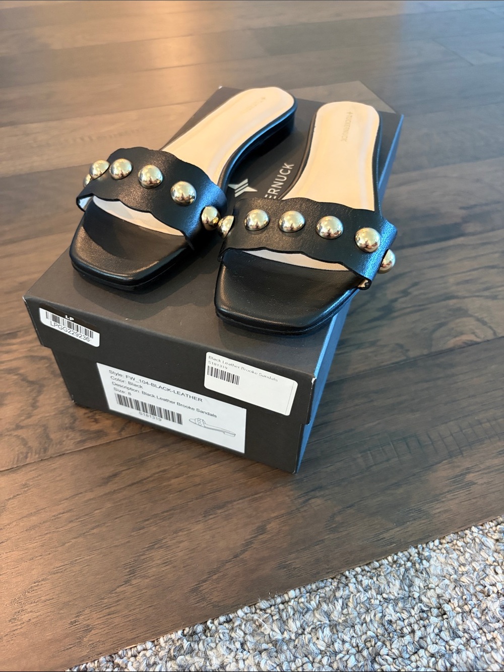 New in Box Tuckernuck Black Brooke Sandals Sz 8